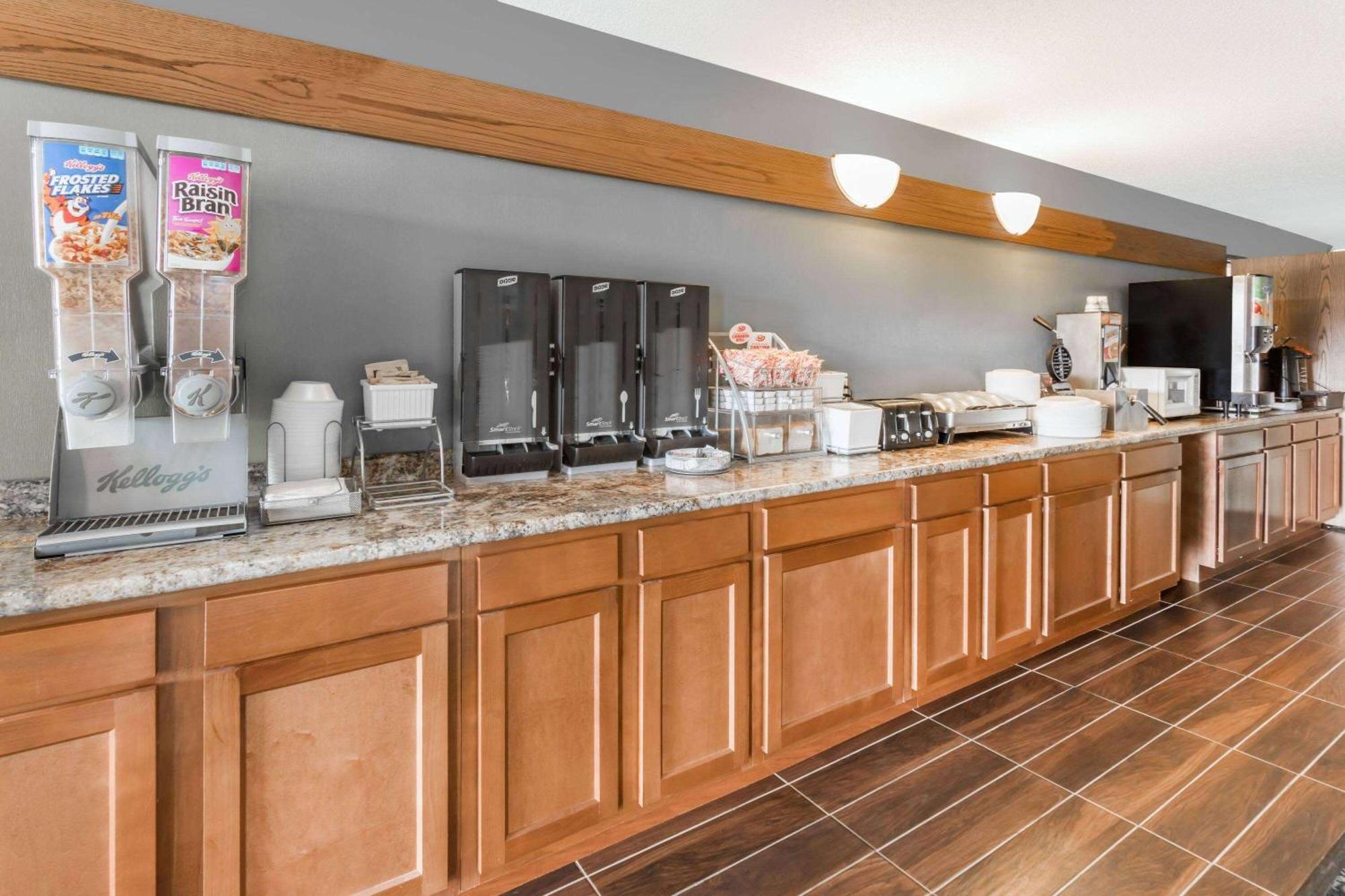 Americinn By Wyndham Columbus Wisconsin Εξωτερικό φωτογραφία