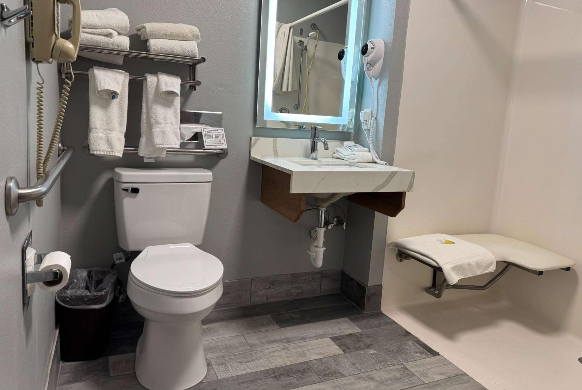 Americinn By Wyndham Columbus Wisconsin Εξωτερικό φωτογραφία