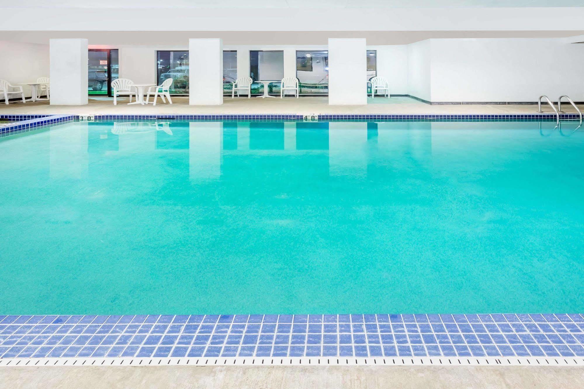 Americinn By Wyndham Columbus Wisconsin Εξωτερικό φωτογραφία